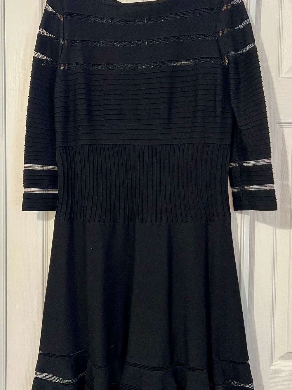 Elegant Black Tadashi Soji Pleated Midi Dress size XL